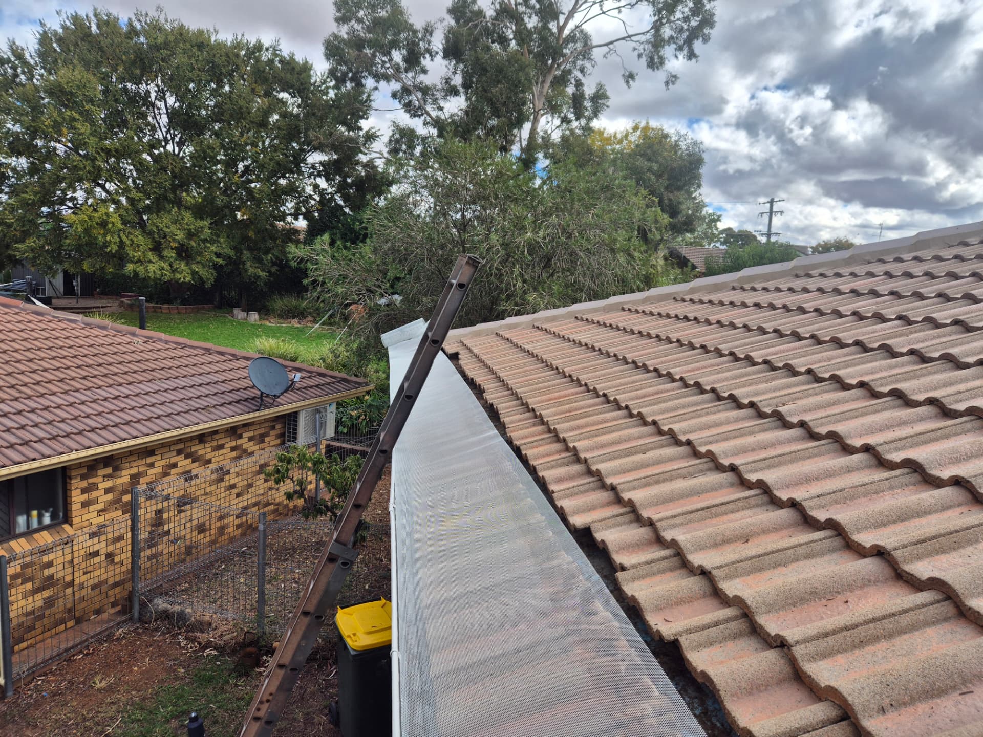The same gutter line fully fitted with colour-matched aluminium leaf mesh