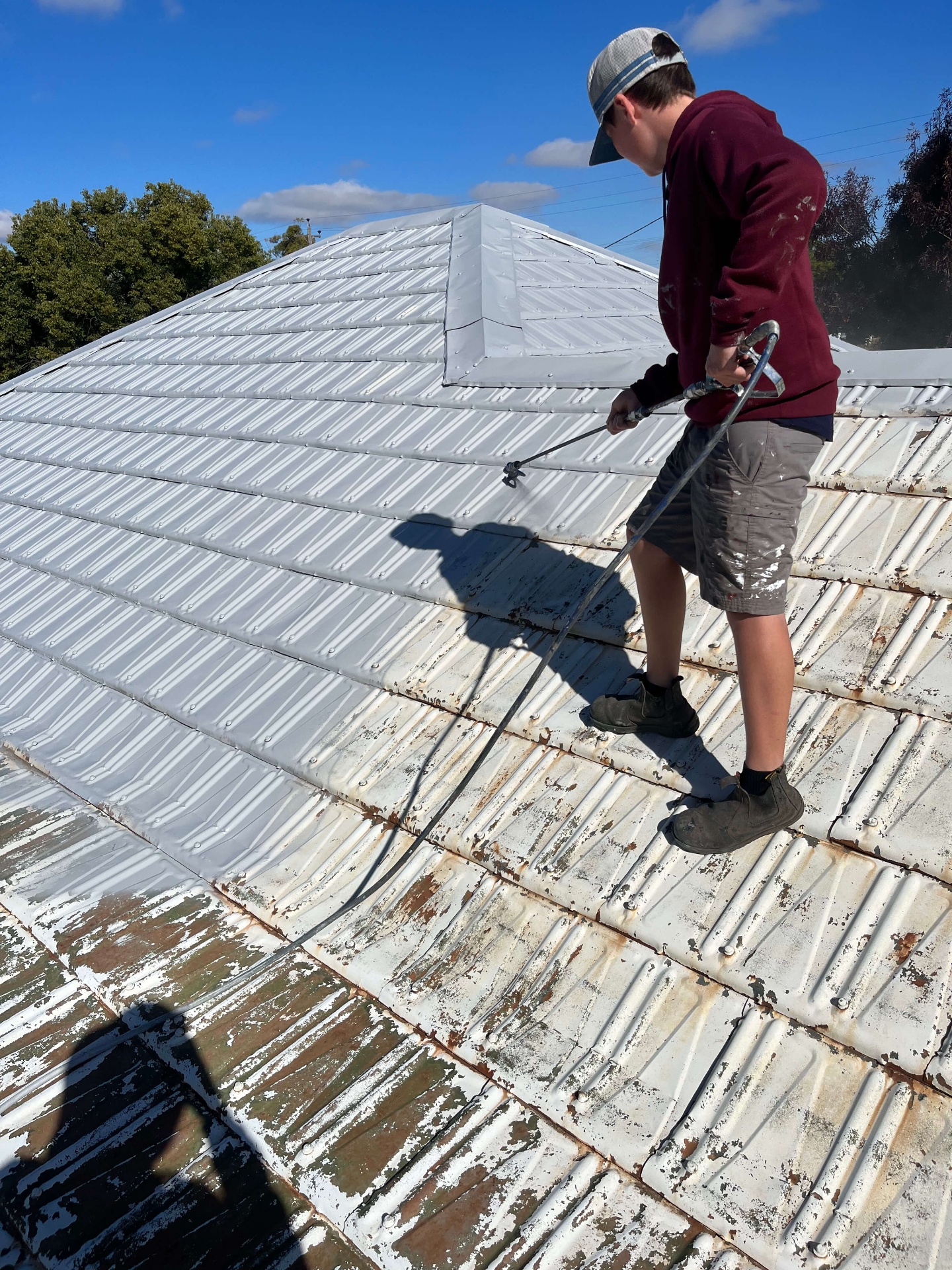 Priming a Quirindi Tin Tile Roof With an Airless Spray Gun