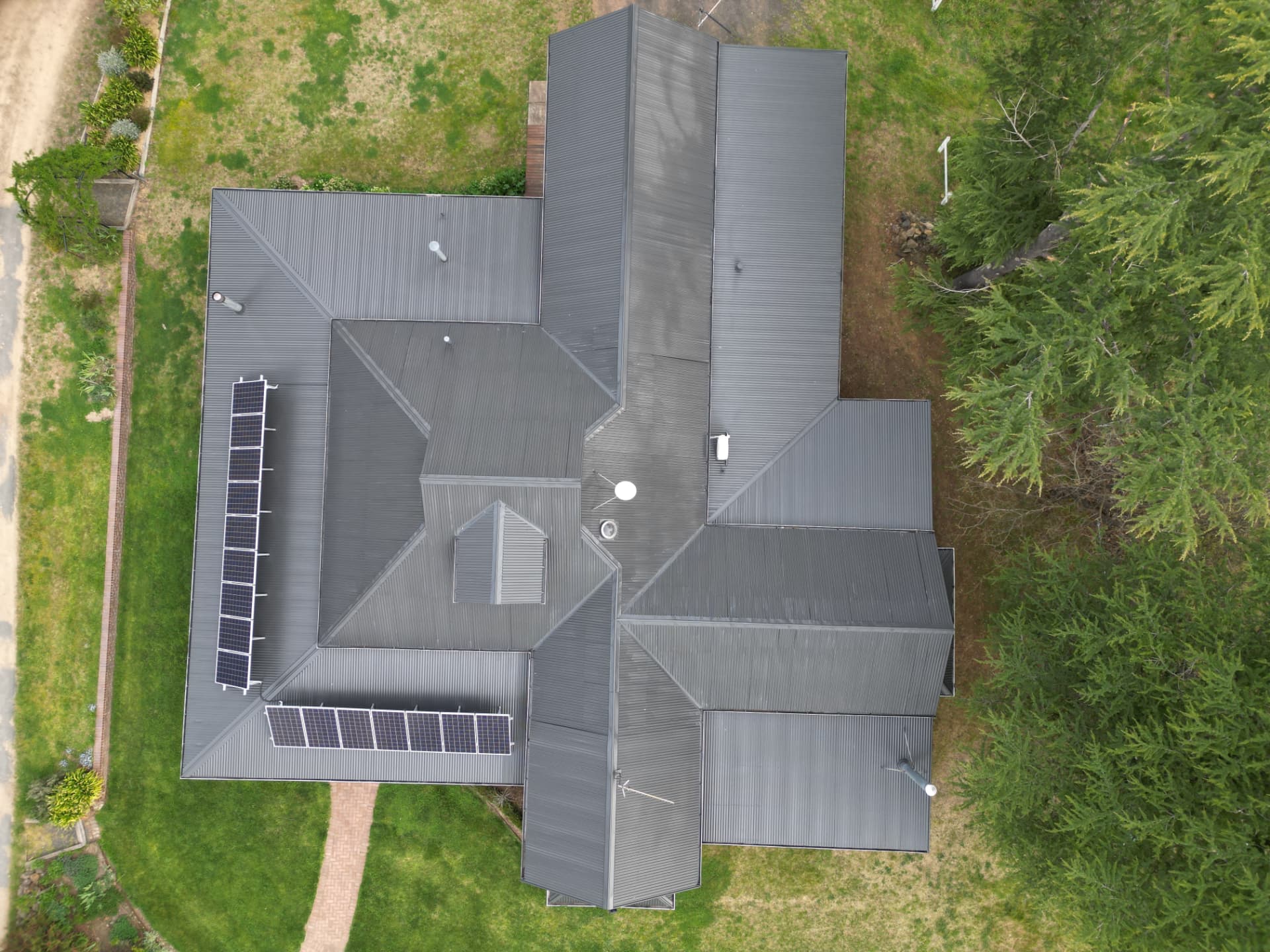 The same Armidale farmhouse roof recoated in Monument grey