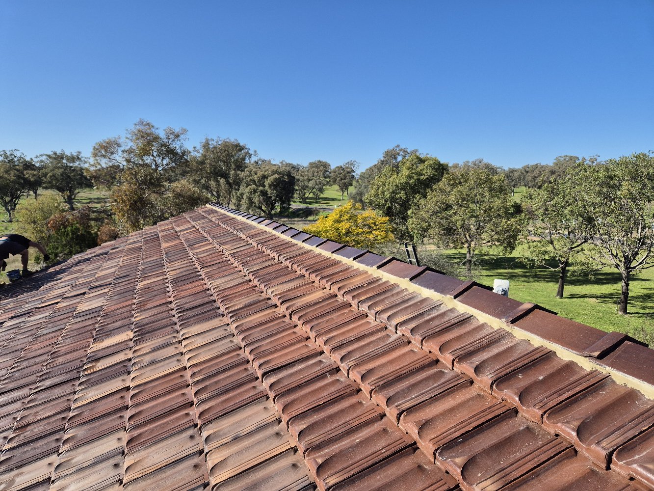 The same ridge line re-bedded and finished in colour-matched flexible pointing