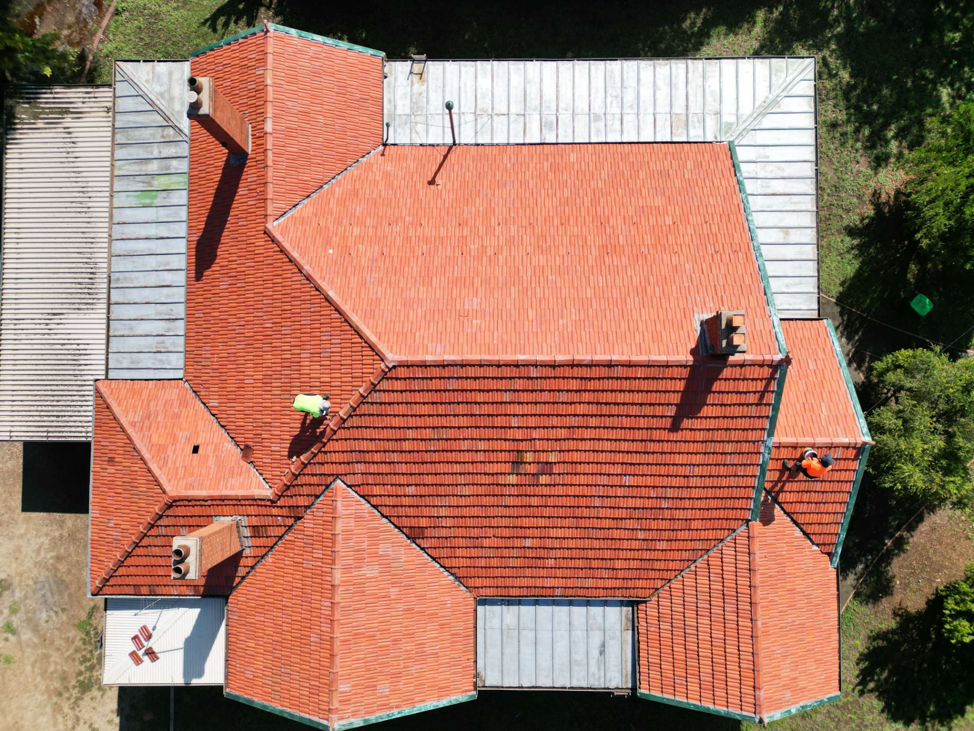 Top-Down Drone Photo of a Gunnedah Homestead With Its Terracotta Tile Roof Cleaned and Repaired